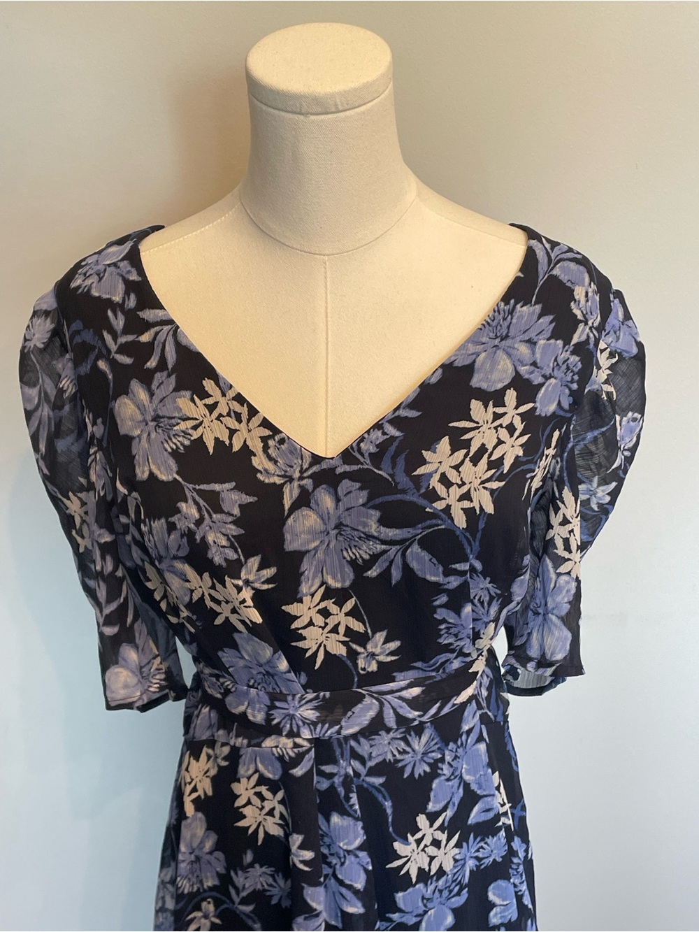 Tommy Hilfiger Navy Floral V-Neck Midi Dress - Picture 10 of 14